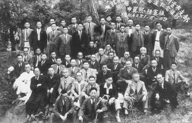대한독립촉성국민회의 동지들과 제헌 국회의원 당선 축하 기념촬영(1948.5)