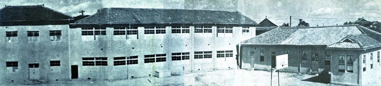 창성동 2층 목조 교사 전경의 흐림 배경