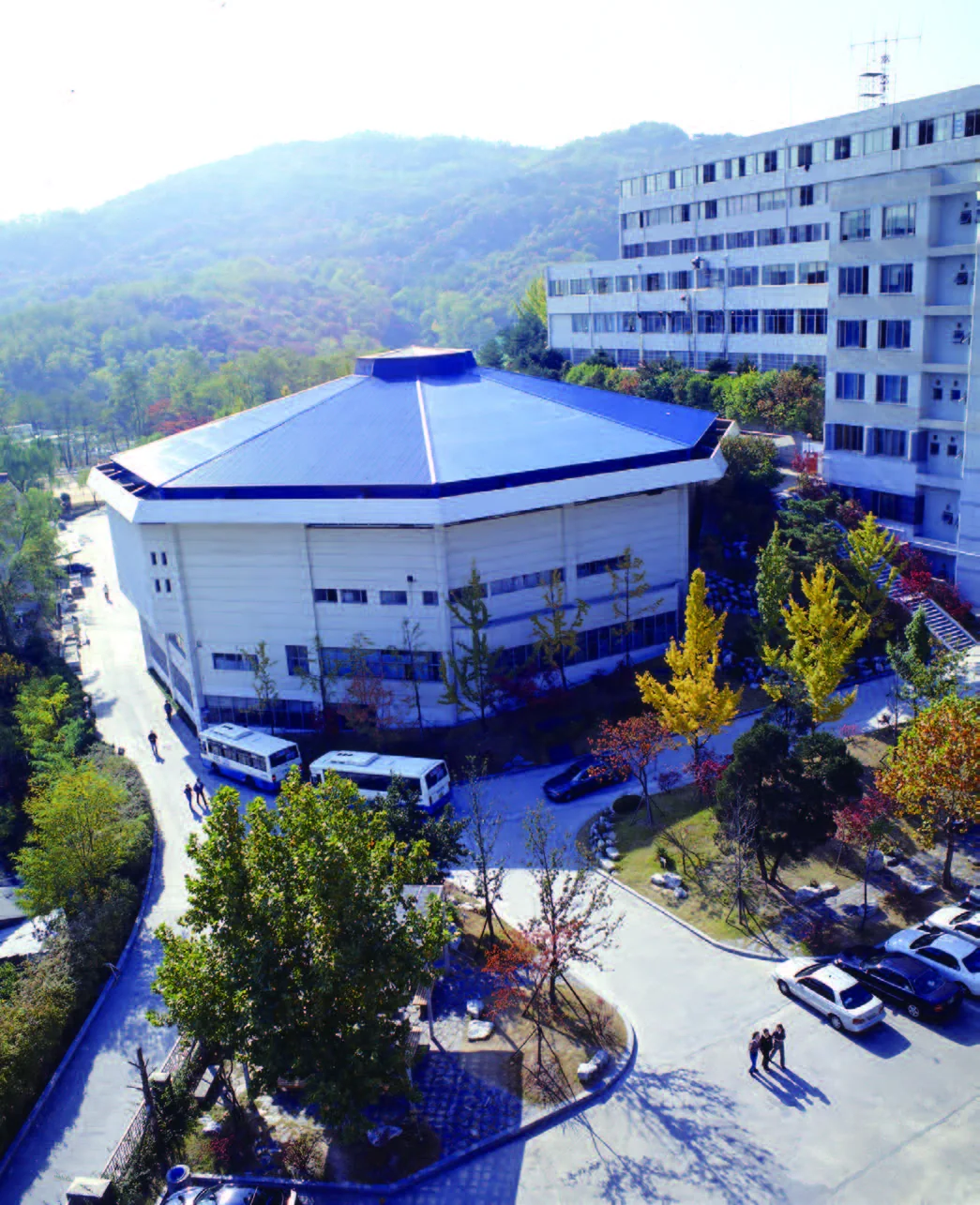 1. 명원민속관 내 녹야정과 연목, 2. 이발관이 있었던 예전 학생회관